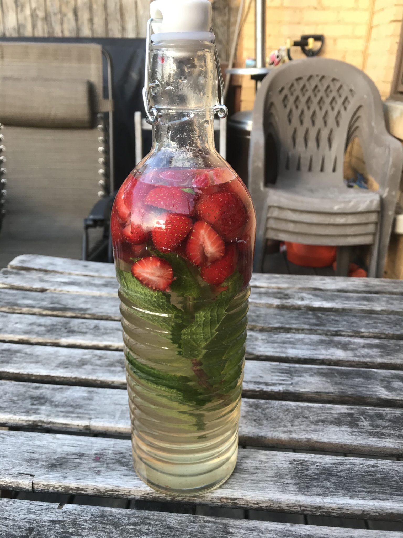 Rhum arrangé fraise menthe